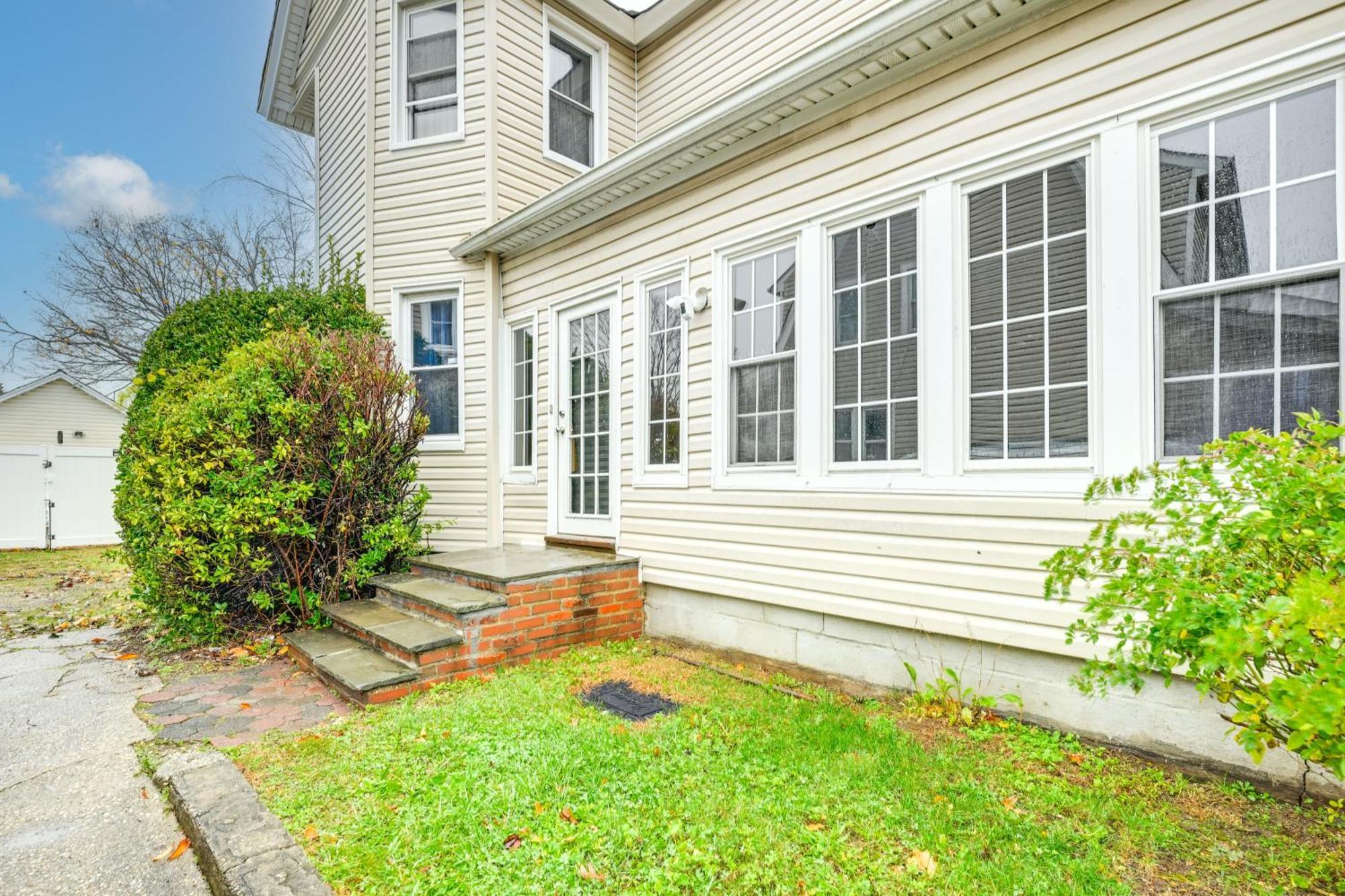 Charming Long Island Home With Fenced Yard! Freeport Exterior photo